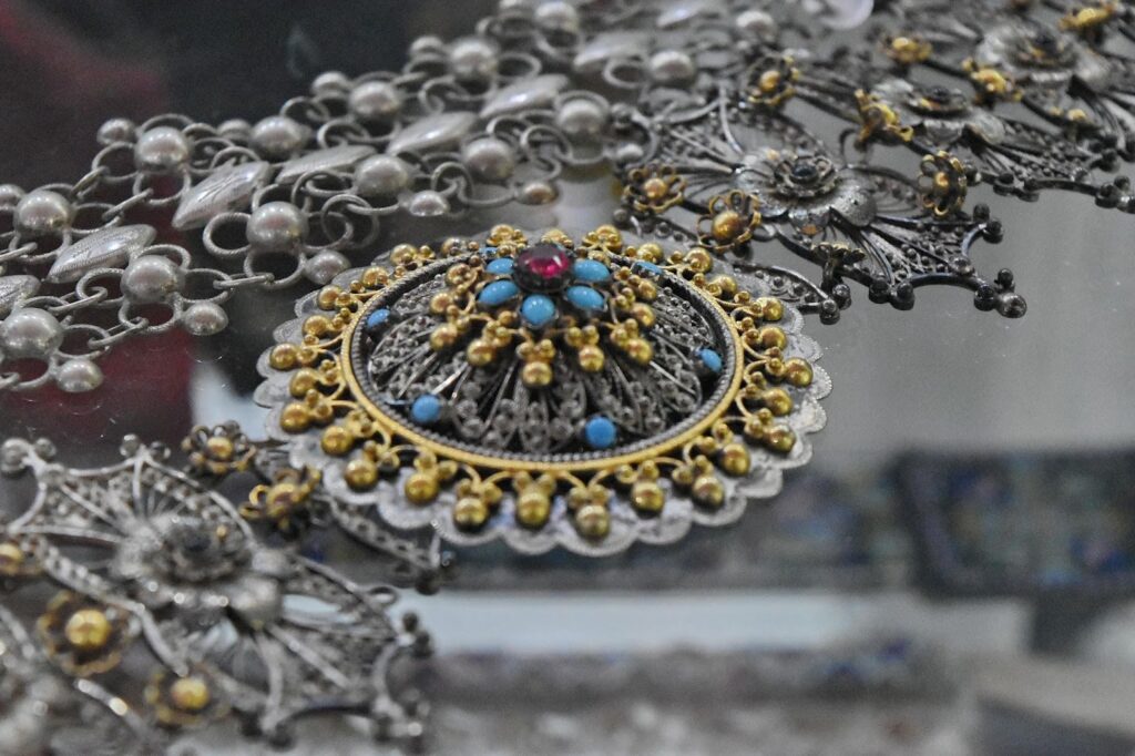 custom jewelry manufacturers