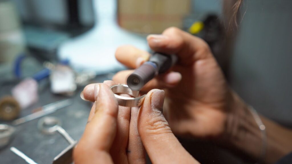 label jewelry manufacturers